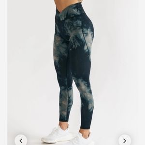 Alphalete Surface Power Black Oil Stain Leggings